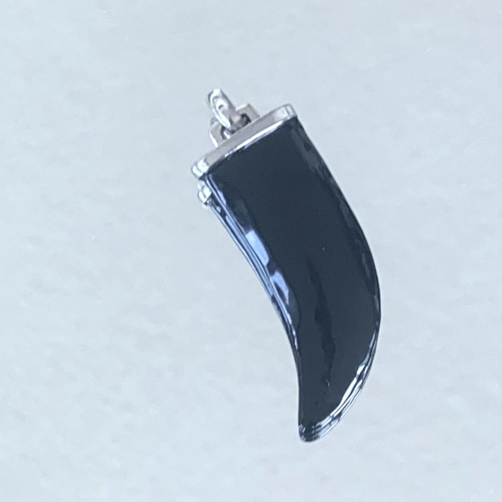 Lacquered Horn Charm - Picture 5 of 8